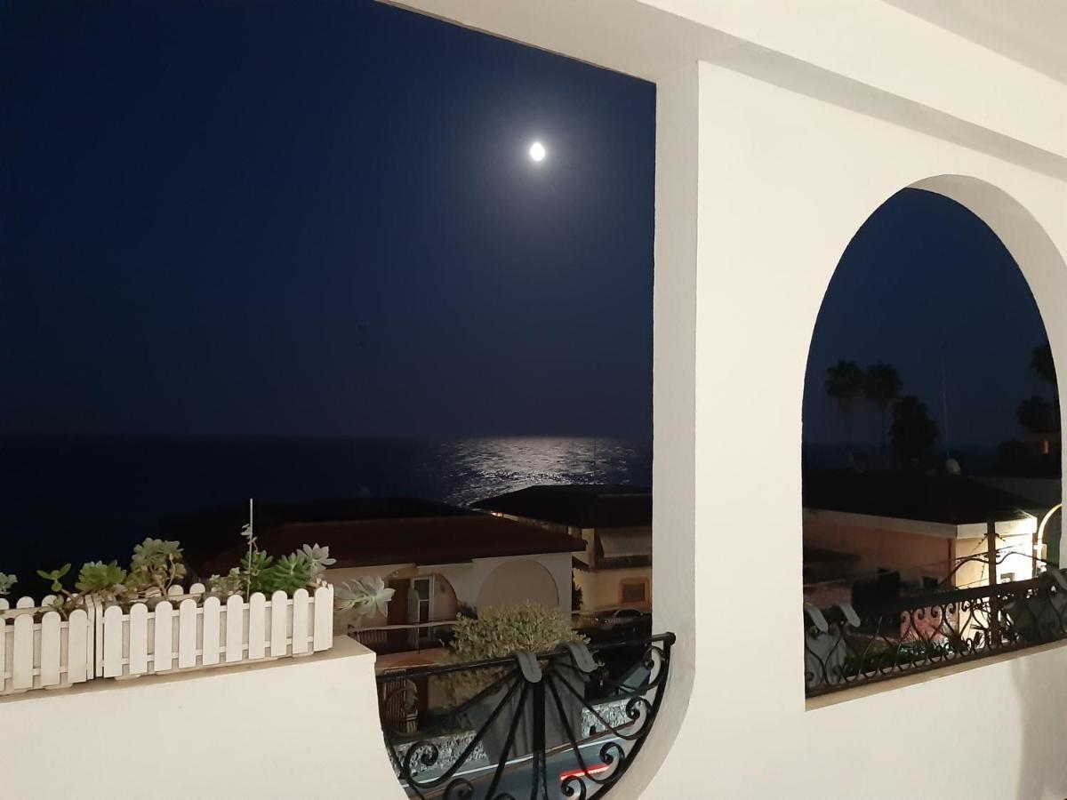 B&B Sea Terrace อาชิ กัสเตลโล ภายนอก รูปภาพ