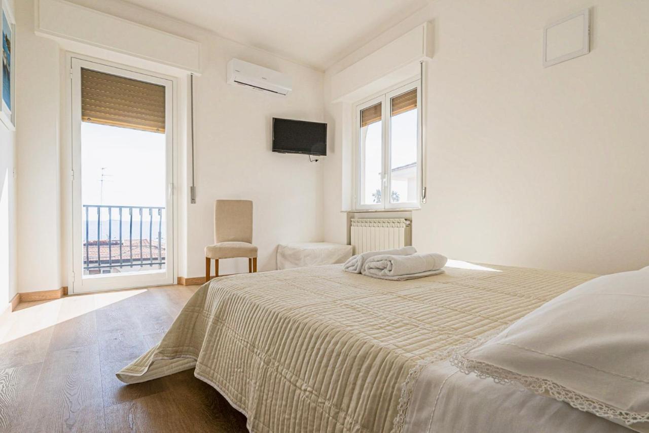 B&B Sea Terrace อาชิ กัสเตลโล ภายนอก รูปภาพ
