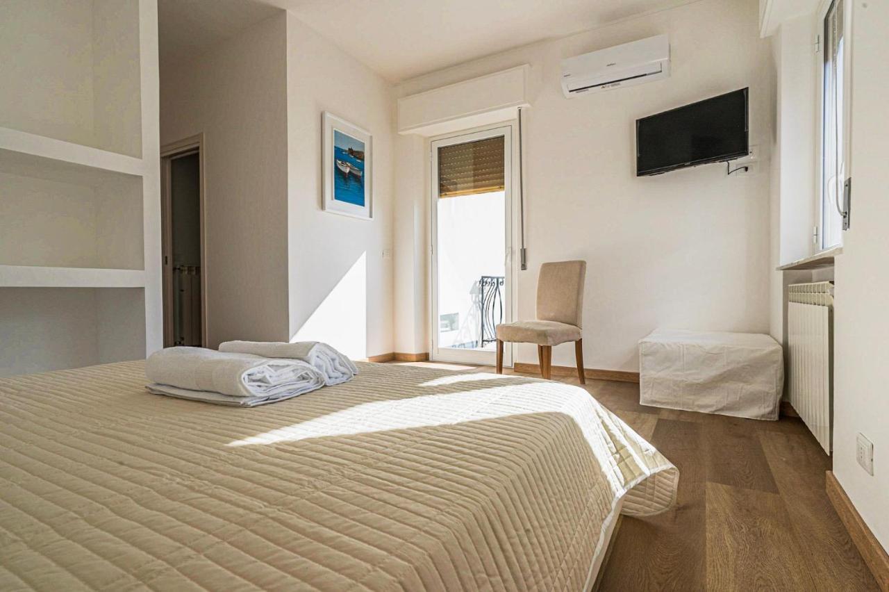 B&B Sea Terrace อาชิ กัสเตลโล ภายนอก รูปภาพ